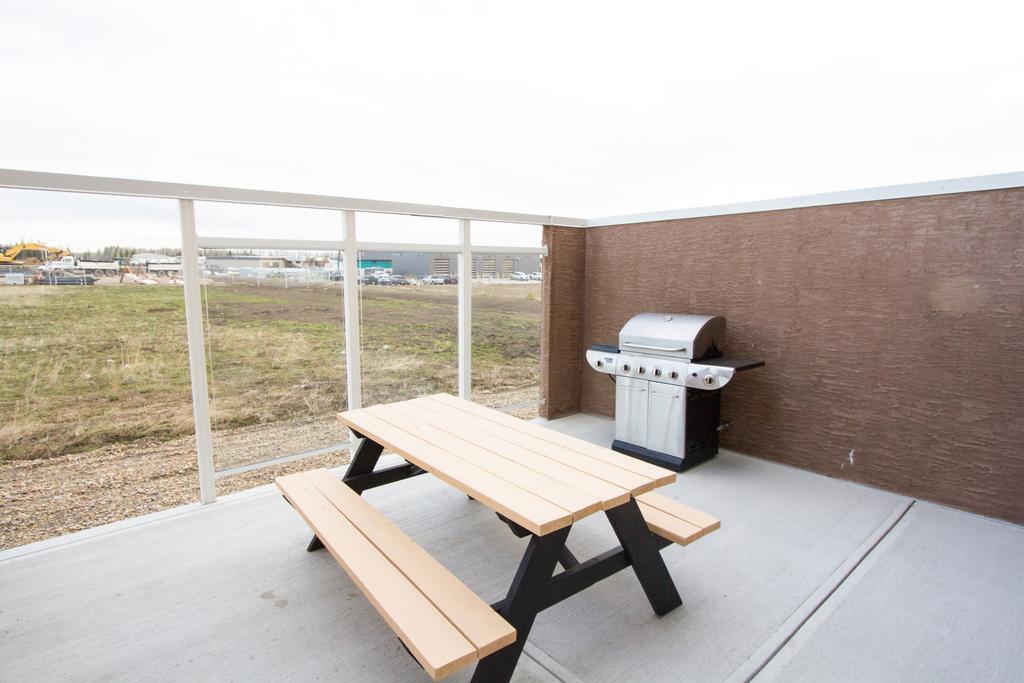 Service Plus Inns & Suites Drayton Valley Bagian luar foto