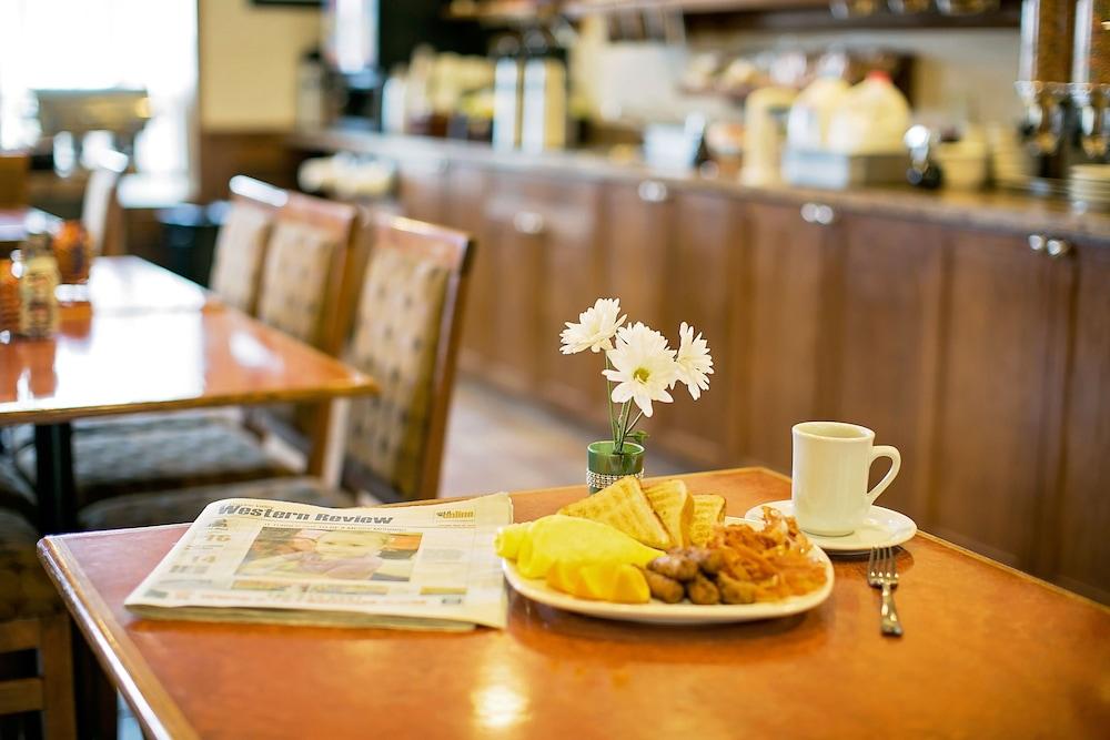 Service Plus Inns & Suites Drayton Valley Bagian luar foto