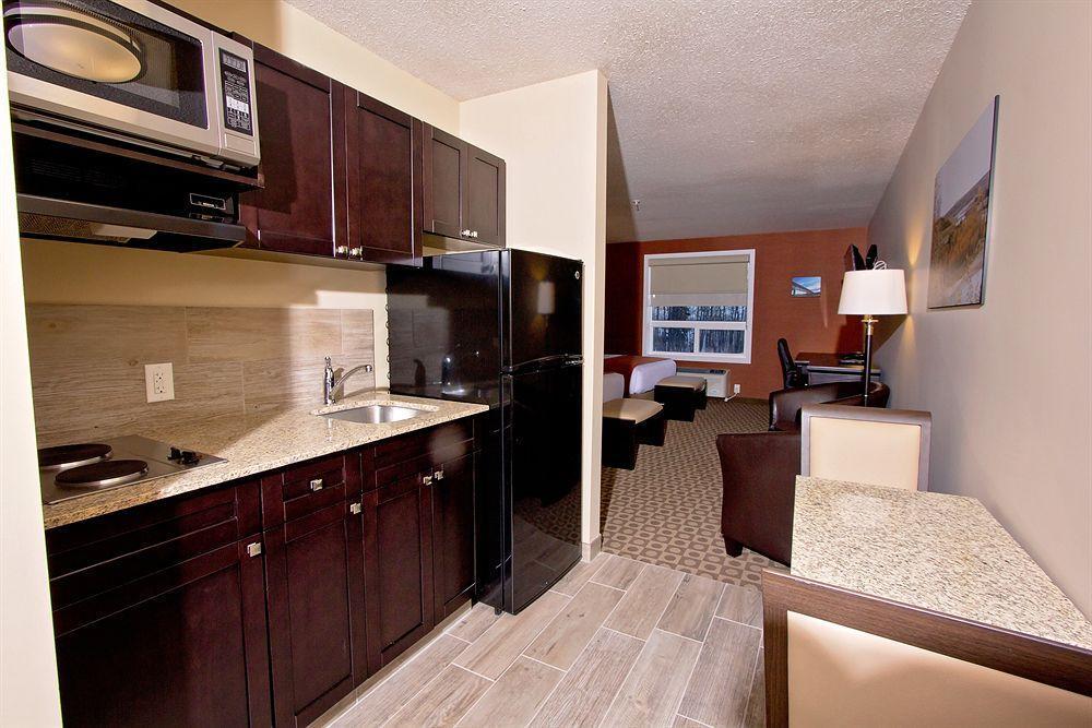 Service Plus Inns & Suites Drayton Valley Bagian luar foto