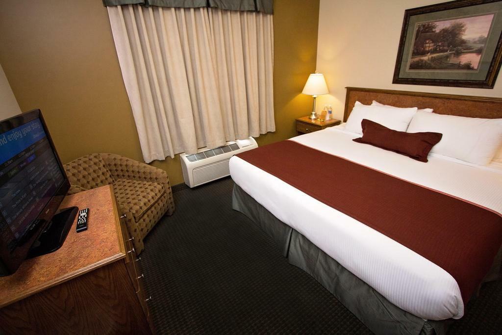 Service Plus Inns & Suites Drayton Valley Bagian luar foto